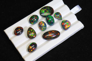 โอปอลดำเอธิโอเปียแท้ ทรงหลังเบี้ย 68 กะรัต ล็อต - โอปอลดำรมควัน 10 ชิ้น รูปทรงคละแบบ ราคาขายส่ง - Product Image 6