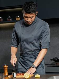 เสื้อแจ็คเก็ตพนักงานทำความสะอาดแขนสั้นมีปกแบบมืออาชีพสำหรับโรงแรมและร้านอาหารสามารถปรับแต่งสีและโลโก้ได้ - Product Image 5