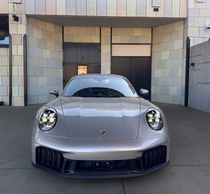 Porsche 911 Carrera 4 GTS Coupé 2025, Moteur 6 cylindres en ligne turbocompressé de 3,6 litres, Moteur électrique - Product Image 2