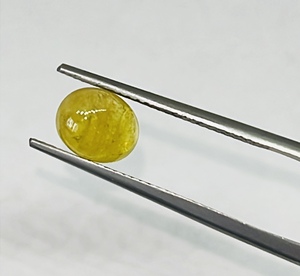 Cabujones amarillos de 8x6mm de corte ovalado de rubí natural - Product Image 2