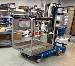 Lève-personne vertical robuste G-e-n-i-e AWP-25S 2005 avec moteur, pompe, boîte de vitesses, roulement et PLC – Garantie 5+ ans - Product Image 1