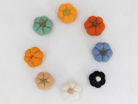 Mini Calabazas de Fieltro Coloridas de 4 cm para Decoraciones de Fiesta de Halloween Infantiles
