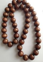 Collier tendance pour femme en bois multicolore style chrétien bohème avec motifs étoiles et chiffres – Nouveauté promotionnelle