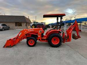 Mini-tracteur Kubota L2501 avec chargeur frontal et pelle arrière |   Tracteur agricole compact 4x4 de 25 CV |   Véhicule utilitaire multifonctionnel - Product Image 2