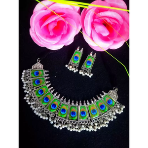 Collier Patti Peacock, accessoire élégant pour les soirées - Product Image 1