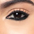 Mamaearth Delineador de Ojos Kajal de Larga Duración a Prueba de Agua - Negro Carbón - Product Image 3