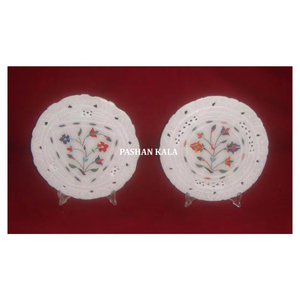 Assiette ronde en marbre blanc avec incrustation de fleurs sculptées pour la décoration de la maison et de la cuisine et les cadeaux de fête - Product Image 1