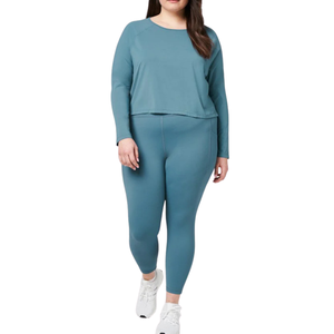 Ensemble de yoga superposé grande taille avec tissu extensible doux, coupe superposée décontractée, vêtements de sport confortables pour la détente et l'activité, pour femmes - Product Image 1
