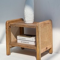 Table d'appoint gigogne en bois et rotin au design moderne avec deux étagères, éléments décoratifs, pour salon et chambre à coucher