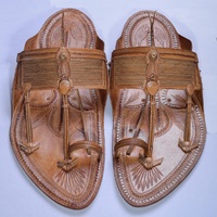Sandales ethniques artisanales en cuir Kolhapuri, fabriquées à la main en Inde, pour hommes et femmes, usage quotidien