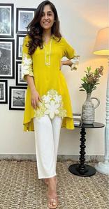 Femmes indiennes ethniques et Festival porter broderie haut et pantalon soie romaine avec broderie de fil de coton avec bordure Cutwork - Product Image 3