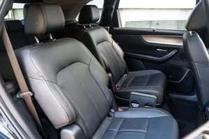 Negro Usado 2024 CX-90 3.3 Turbo Premium AWD Llantas de Aleación R18 Izquierdas Asientos de Cuero Sistema de Navegación Asientos de Tercera Fila - Product Image 2