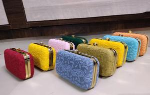 Pochette indienne en métal brodée à la main pour Noël Nouvel An Saint Valentin Thanksgiving Retour Cadeaux Autres Festivals - Product Image 4