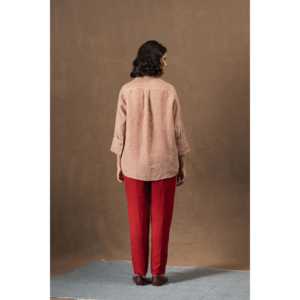 Camisa DVE AHRA Tejida a Mano 100% Lino en Rayas Carmesí, Estilo Simple con Decoración de Botones - Product Image 4