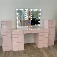 Coiffeuse moderne européenne avec miroir LED réglable, surface en verre et design à panneaux pour les commerces de détail
