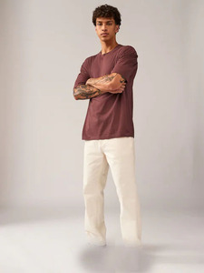 Camiseta informal Premium para hombre, proveedor de ropa de calle personalizada que proporciona ropa cómoda para el día a día para mercados mayoristas - Product Image 2