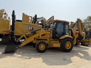 Chargeuse-pelleteuse de chantier Cat 420 haute performance, équipée d'une benne frontale polyvalente et d'une flèche extensible. - Product Image 2