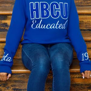 HBCU Zeta Chenille Sweat-shirt brodé Bleu royal Vêtements de sororité grecque Premium Cotton College Crewneck Pullover - Product Image 5