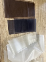 PVB - FILM POLYVINYLAQUE (POLYVINYLAQUE) - environ. 80% CLAIR - 20% COLORÉ BALLES DE DÉCHETS / RÉMENDES POUR RECYCLAGE.