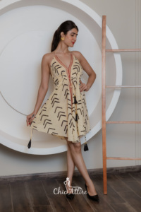 Venta al por mayor personalizado OEM de alta calidad nueva llegada A-Line vestido con cuello en V para las mujeres impresas con cordones vestido bohemio para vacaciones y playa - Product Image 3
