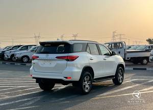 Toyota Fortuner 2.7L Gasolina Automática 4x4 SUV de 7 Plazas Usada 2024 |   Listo para Exportar - Product Image 6