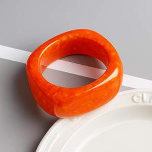 Brazalete de Resina Azul y Rojo, Hecho a Mano, Diseño Moderno, Tamaño Personalizado, Impresión, Regalo para Damas de Honor, Artesanía MS, Único y Encantador - Product Image 5