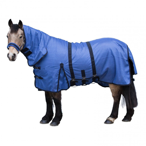 Alfombras de caballo de invierno impermeables a medida en poliéster Premium asequibles y diseñadas para comodidad y calidez - Product Image 1