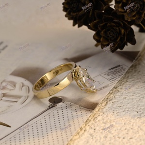 Alianza de boda de moissanita descentrada de oro macizo de corte Marquesa de 3,5mm, diseño único hecho a mano, regalo elegante para ella - Product Image 4