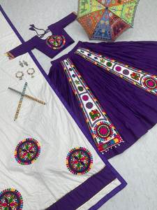 Tendencia Color púrpura Navratri Special Lehenga Choli en Gamthi trabajo con tela de algodón para Damas Indias usan en festivales - Product Image 5