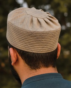 Chapeau léger imperméable cousu pour la prière islamique - Vêtement décontracté confortable pour de longues heures de culte religieux - Product Image 1