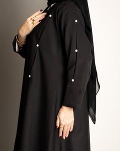 Vente en gros Abaya en satin de luxe personnalisée pour femmes Robe musulmane traditionnelle de Dubaï de haute qualité avec manches à volants Taille libre Soie - Product Image 3