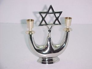 เชิงเทียนเมนอร์ห์ทองเหลืองพรีเมียมดีไซน์ใหม่สองสี 7 แขน สำหรับศาสนิกชนยิว ใช้ในพิธีฮานูกาห์ ตกแต่งโต๊ะ - Product Image 4