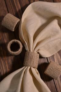 Nouveauté Anneaux de serviette de mariage écologiques en bambou tissé à la main avec des perles en bambou et des glands en corde de chanvre naturelle - Product Image 3