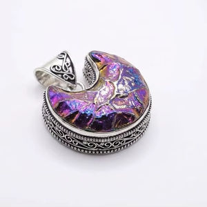 20% de Descuento en Colgante de Mosaico de Luna Creciente Iridiscente Morado Hecho a Mano Estilo Bohemio con Cadena de Bambú, Idea de Regalo de Año Nuevo - Product Image 6