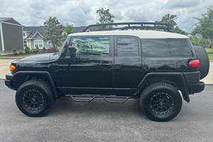 TOYOTA FJ CRUISER USADO 2010, Volante a la Izquierda/Derecha - Product Image 4