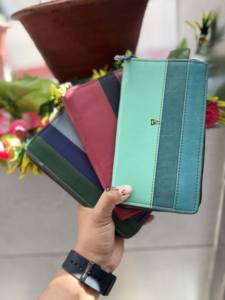 Pochette portefeuille en cuir véritable pour femmes Stylish Vintage Western Patches Wallet Zipper Fashionable Spring Winter - Product Image 5