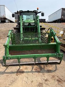 Tractor de Ruedas MAVERICK 6170R 2013 Verde 4x4 170HP con Transmisión por Engranajes para Uso Agrícola de Alta Productividad - Product Image 2
