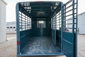 Remolque para Caballos Calico Trailers con Rieles Laterales de Aluminio Azul, Doble Eje 2023 / Remolque para Caballos Calkin Trailers con Rieles Laterales de Aluminio Azul D - Product Image 6