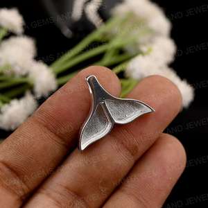 Pendentif en argent sterling 925 plaqué or écologique en forme de queue de baleine, collier à pendentif en forme de queue de sirène, bijou souvenir/lait maternel - Product Image 2