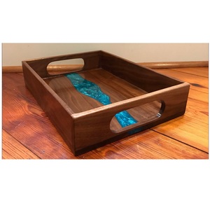 Bandeja de madera y resina única hecha a mano con madera de mango Bandeja de servicio de Río de resina Forma cuadrada de Río y color verde - Product Image 3