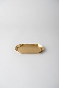 Plateau de service élégant en aluminium, parfait pour les maisons haut de gamme et les arrangements de salle à manger élégants, avec un matériau durable - Product Image 2