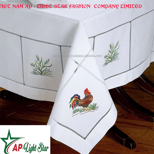 Mantel bordado elegante reutilizable con diseño personalizado - Product Image 1