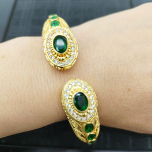 Bracelet en argent plaqué or de luxe avec pierres de couleur émeraude verte, pierres lourdes, style arabe, bijoux pour femmes, vente en gros - Product Image 1