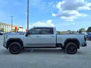 Usado, 2024 Sierra 2500HD AT4, Cabina Doble, 4x4, Diésel, Asientos de Cuero Oscuro, ACC, Sin Accidentes - Product Image 3