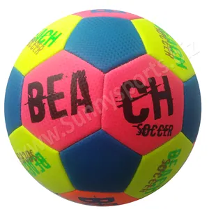 Equipo deportivo para interiores y exteriores, diseño colorido, jugador de playa, balón de fútbol profesional