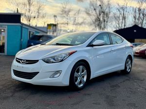 Hyundai Elantra GLS berline 2013, boîte de vitesses automatique manuelle, options, intérieur en cuir foncé, caméra arrière, R16, essence 4L, électrique - Product Image 2