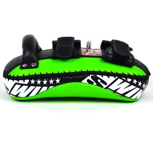 แผ่นรองแขนเตะคู่แบบกำหนดเองคุณภาพสูงสำหรับฝึกซ้อมมวยและเตะ - Product Image 3