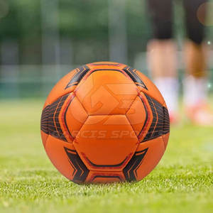 Ballon de football imprimé avec logo personnalisé, parfait pour les promotions des équipes scolaires, des clubs et des événements sportifs - Product Image 3