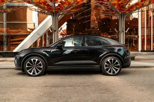 NEAT 2025, Macan 4 II, faible kilométrage, transmission automatique, toit ouvrant panoramique, éclairage LED, feux diurnes LED - Product Image 2