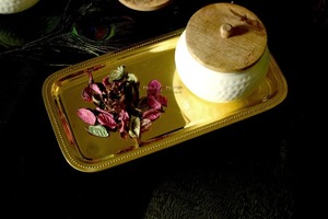 Bandeja de servicio redonda de Metal chapado en oro personalizable con mango de borde en relieve para el hogar, restaurante, Hotel, herramientas de ensalada - Product Image 2